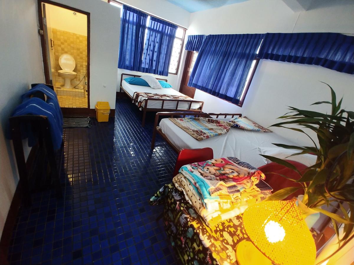 Prasuri Guest House Бангкок Экстерьер фото